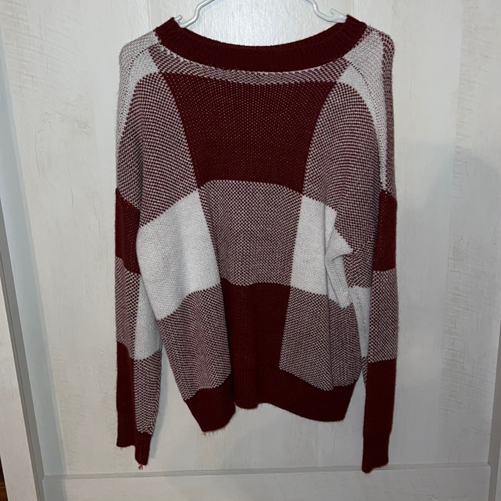 Women’s Checkered Sweater. Size SMALL.